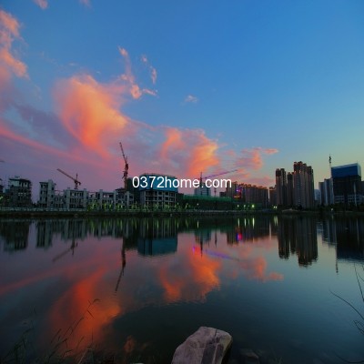 城市傍晚街景